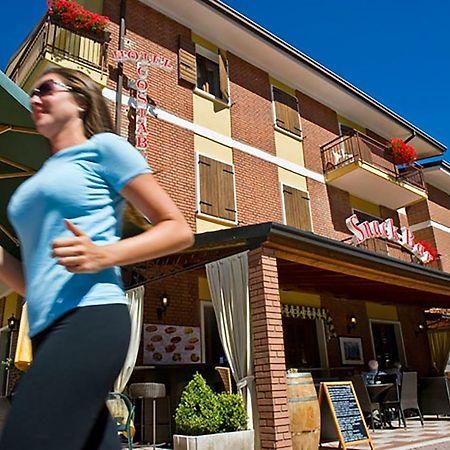 Hotel Costabella San Zeno di Montagna Exterior foto